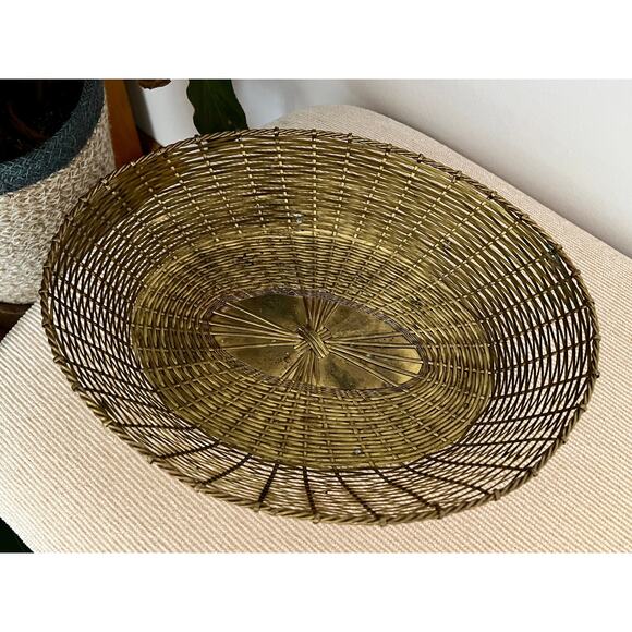 Vintage Brass Woven Basket, Oval Bread Basket, Gold Metal Basket - Picture 6 of 10